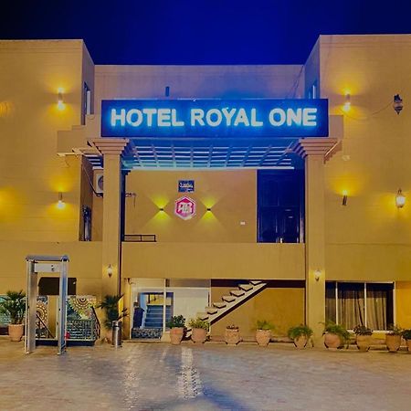 Hotel Royal One Multan Esterno foto