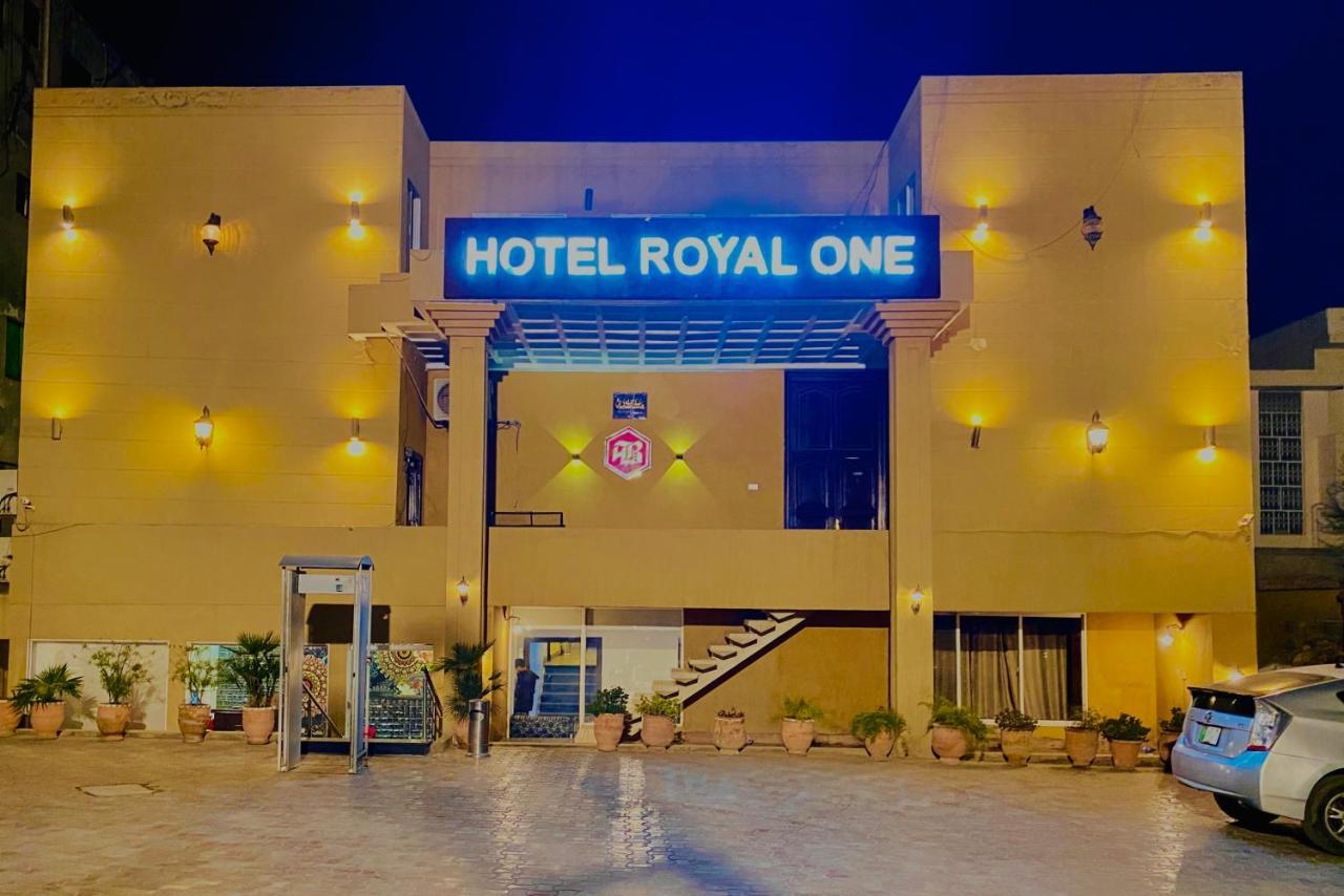 Hotel Royal One Multan Esterno foto