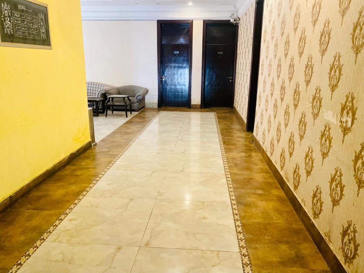 Hotel Royal One Multan Esterno foto