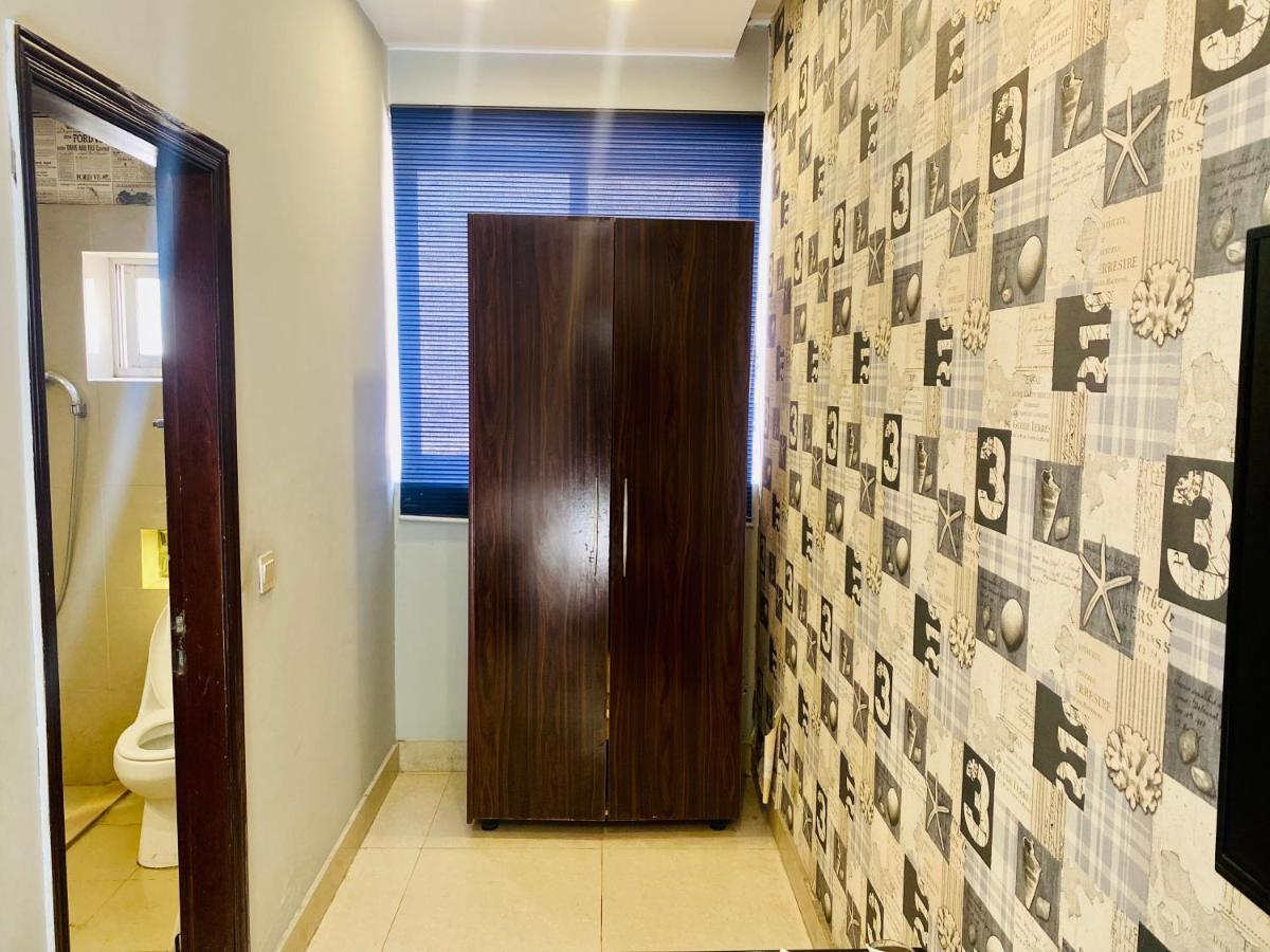 Hotel Royal One Multan Esterno foto